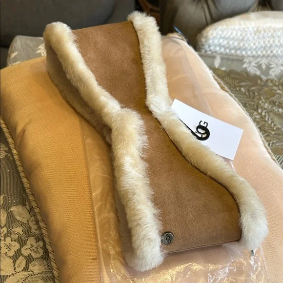 UGG Reversible Chestnut Shearing Sheepskin Headband - Picture 9 of 11